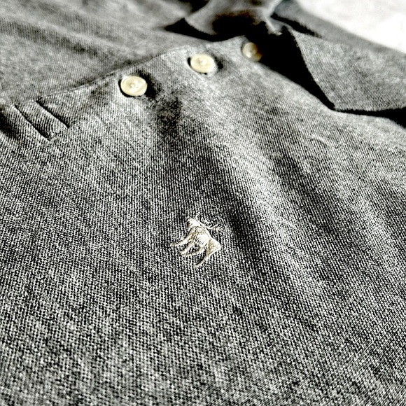 A grey abercrombie shirt ,medium sized and very easy to style. - Picture 3 of 4